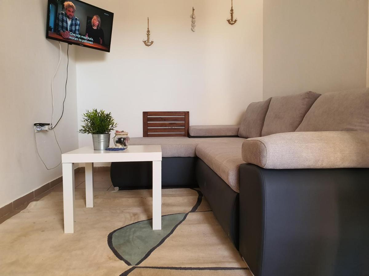Apartmani Bellevue Vir Esterno foto
