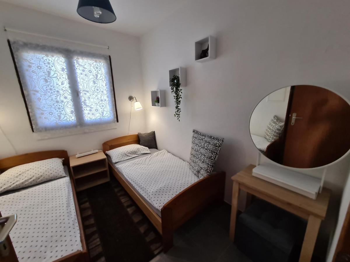 Apartmani Bellevue Vir Esterno foto
