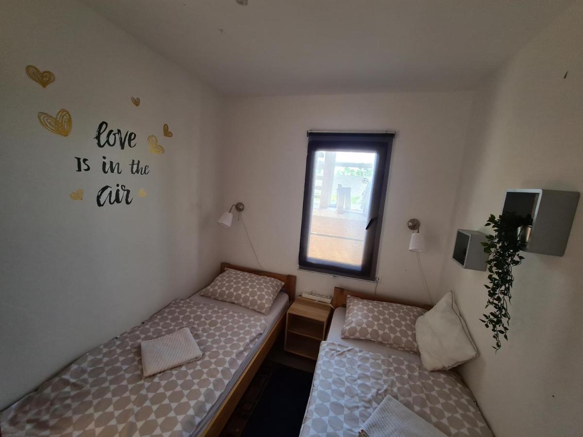 Apartmani Bellevue Vir Esterno foto